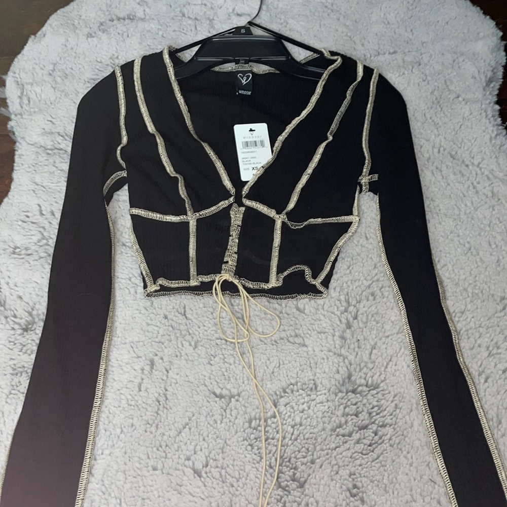 Black with tan/cream ribbed cropped shirt